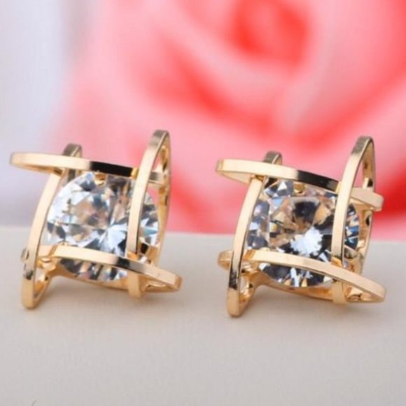 *NEW Gold 3D Solitaire Caged Diamond Stud Earrings - Picture 3 of 8